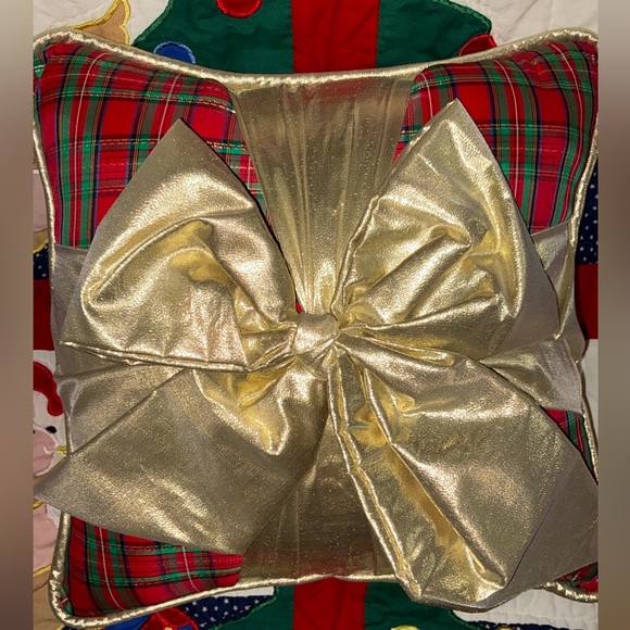 Christmas Pillows 13.5” x 13.5” SET OF 2 🎅🏻 - Picture 4 of 8